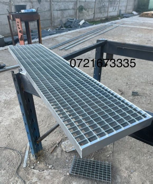 Trepte zincate la comanda