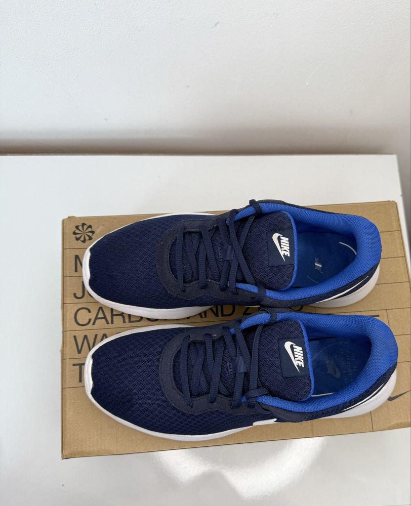 Nike Tanjun ( 42) Маратонки