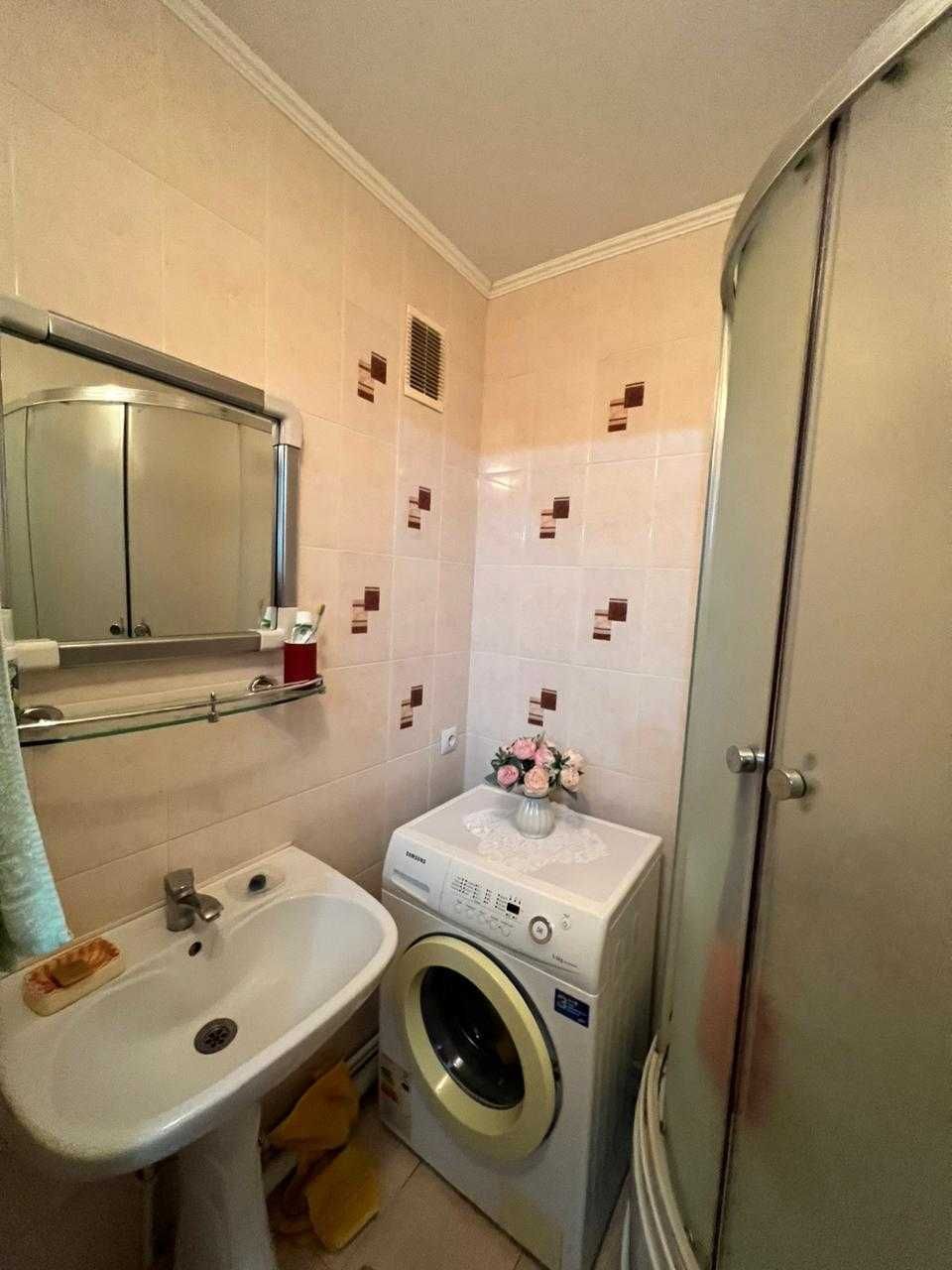 Продается 3 комнатная квартира  в мкр Центральный .