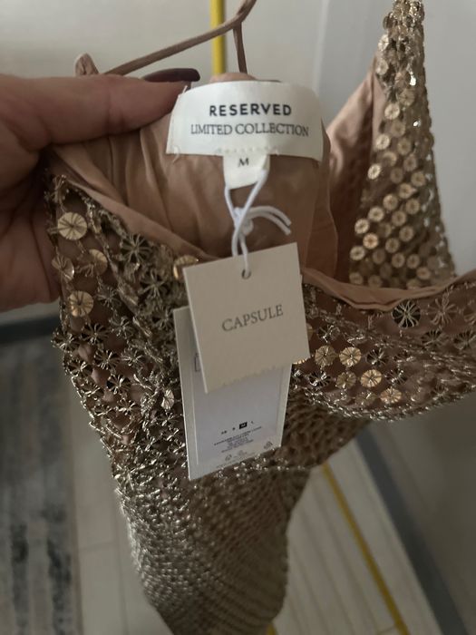 Златиста Рокля Reserved