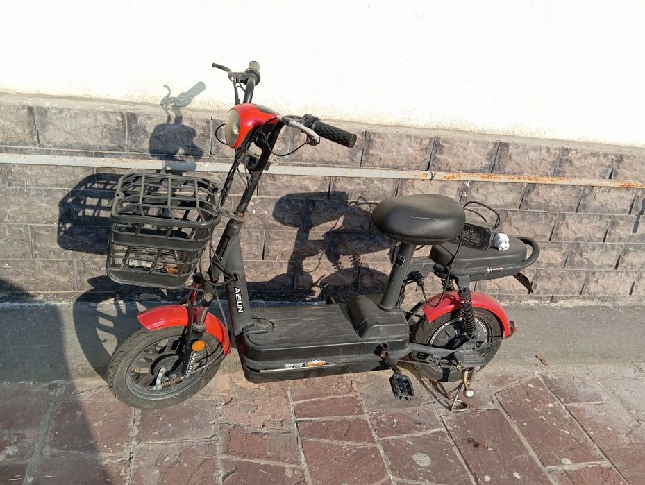 срочно продаю электросамокат