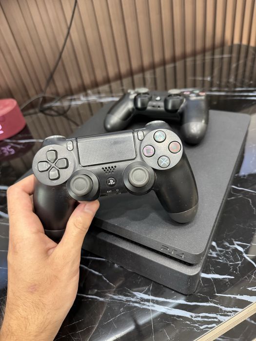 Продам Playstation 4 / playstation 4 soyiladi