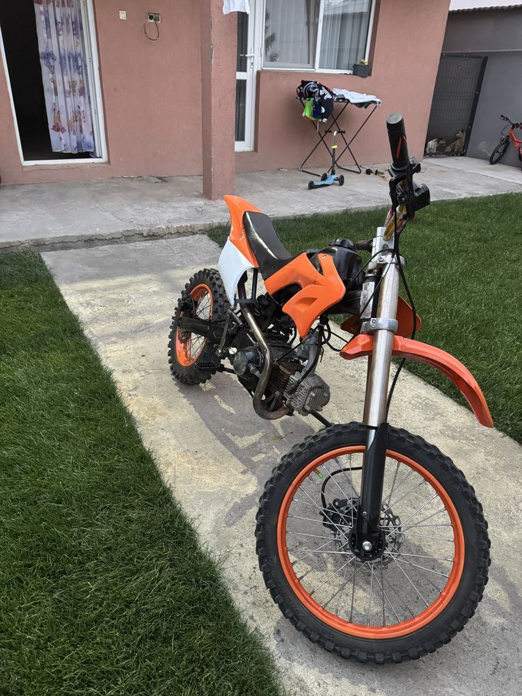 Vand cross 125 4 trepte 4 timpi merge impecabil accept orice proba