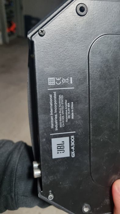 Subwoofer auto si statie amplificare JBL