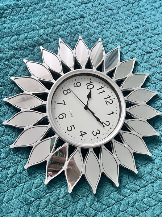 Часы с зеркалом район Айгуль