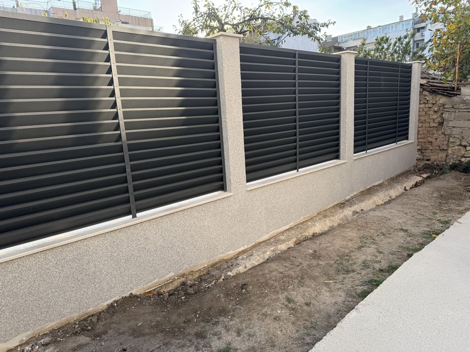 Монтаж на оградни пана