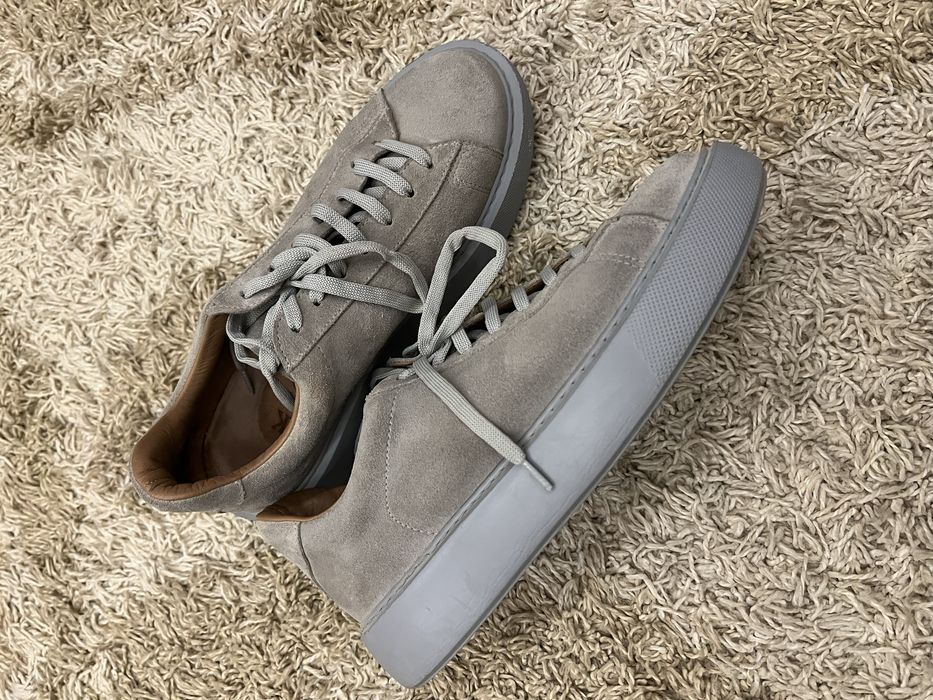 Кроссовки женские