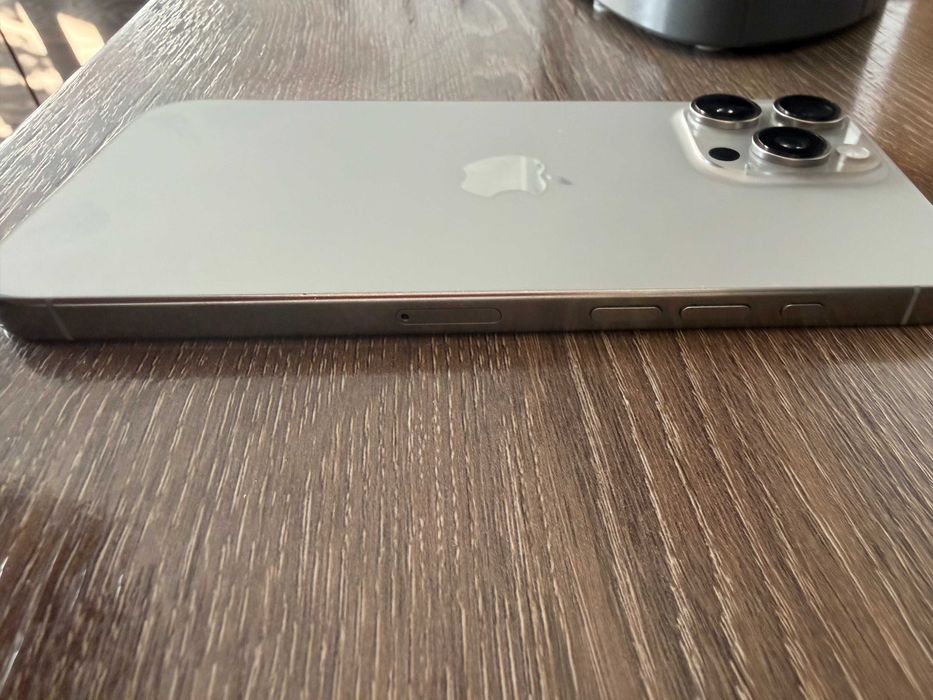 IPhone 16 Pro max - 256 GB- телефонът е на 11 месеца- 96 % - батерия !