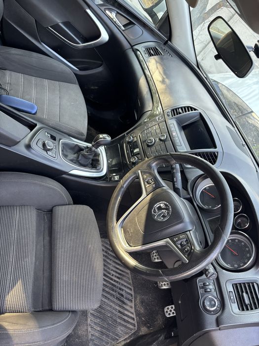 Dezmembrez opel insignia 2.0 cdti 118kw 160 cp eco 2012