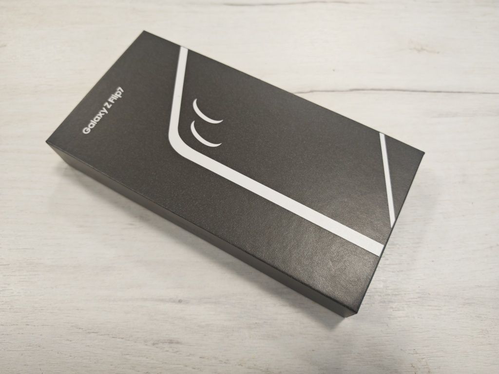 Бартер Нов! Samsung Galaxy Z Flip7 5G 12GB RAM 512 GB ROM