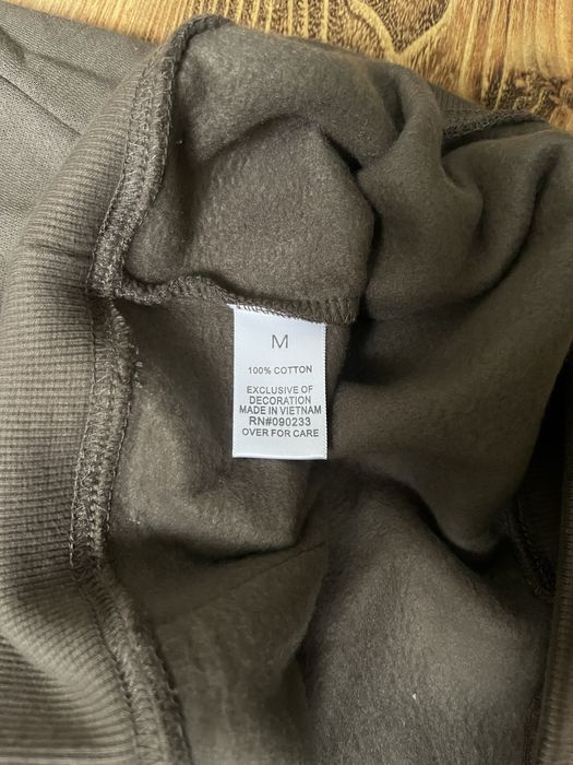 Hanorac Essentials nou cu eticheta