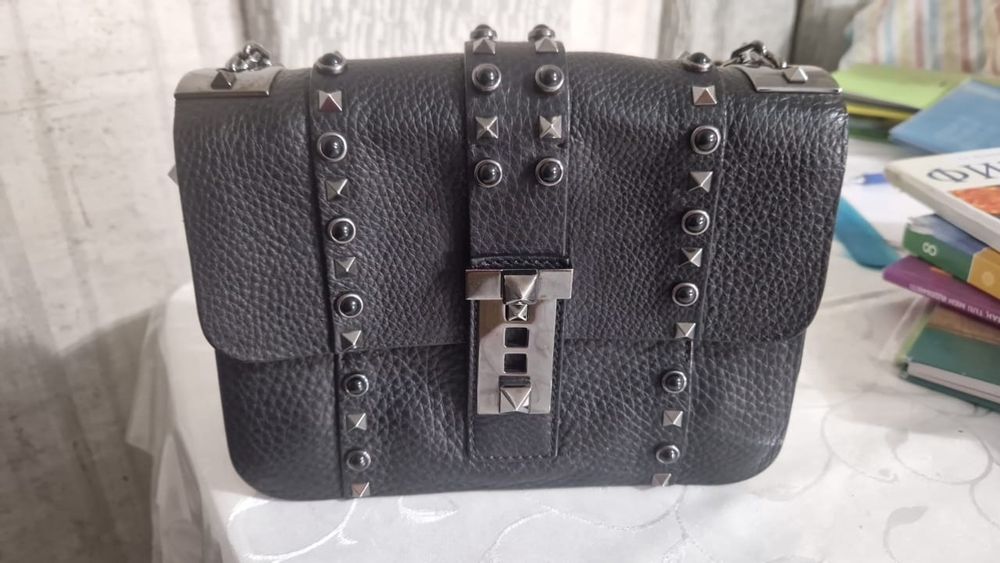 Продам сумку оригинал бренд Valentino