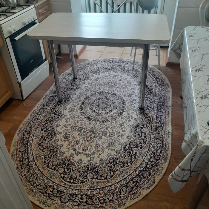 Кухонный стол  состояние отличное