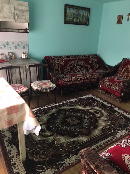 Vând casa la țară