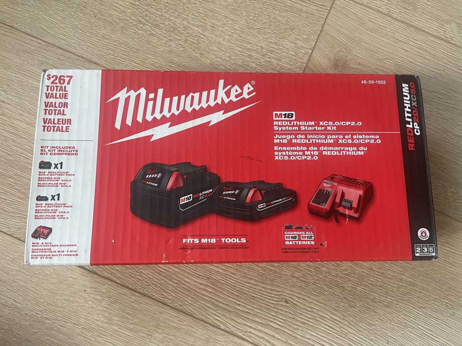 Incarcator Milwaukee cu doua baterii