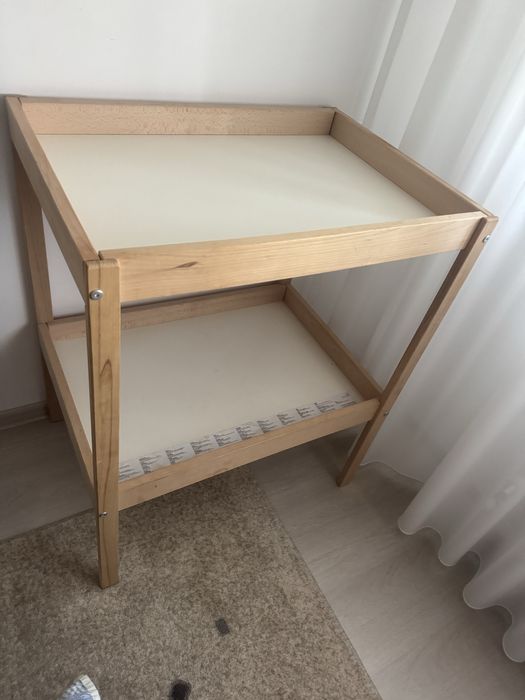Masuta de schimbat bebe ikea