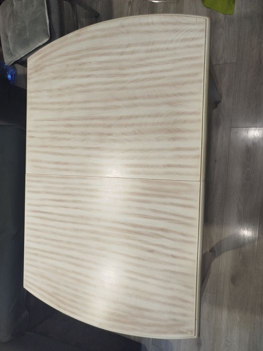 Разтегателна трапезна маса