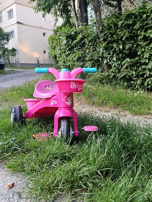 Tricicleta fetiță