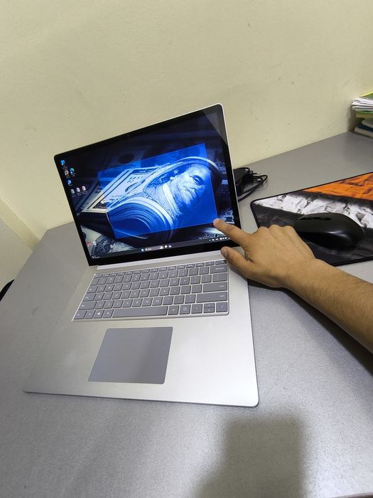 Microsoft Surface laptop 3 2K 15 katta ekran. Core i 7 kuchli