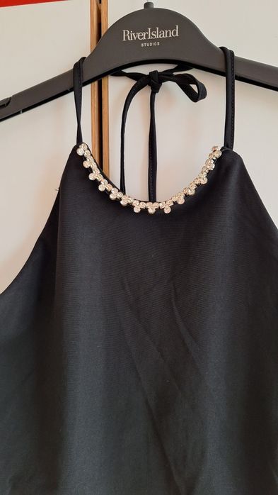 Rochie lungā, neagra, spate gol.