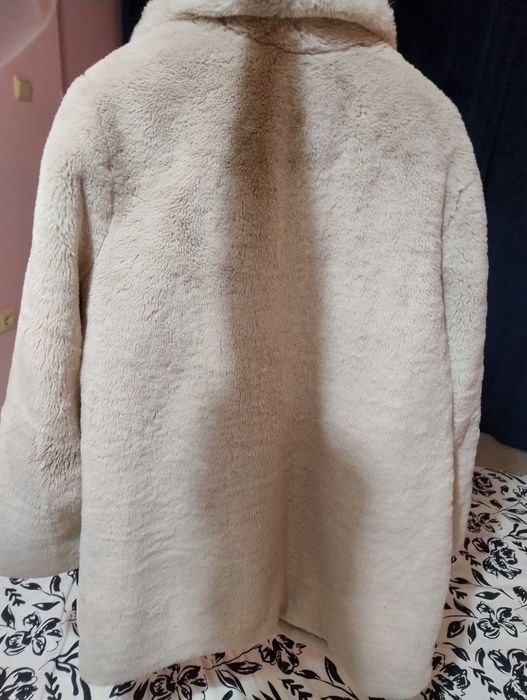 Зимно бежово палто