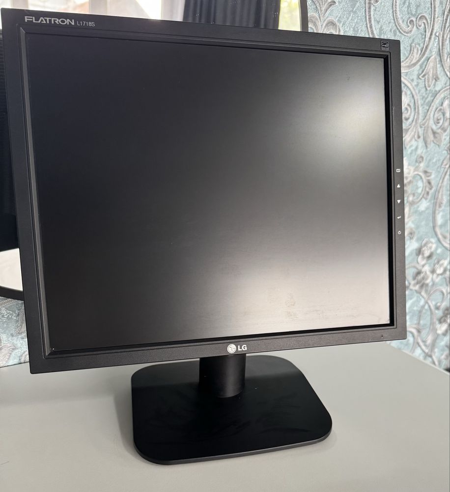 Продам Монитор LG Flatron L1718S