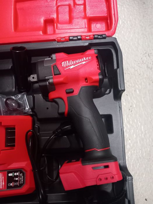 Pistol impact mediu milwaukee m18 . 500n.m,cupla 1/2 nou