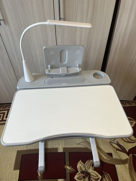 Удобный детский стол и стул для первоклашек