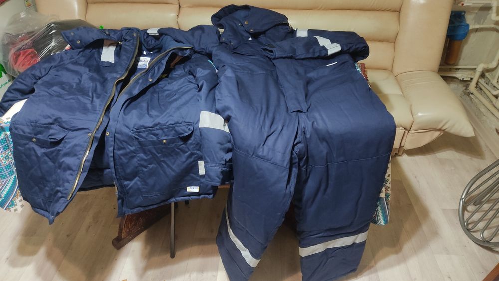 Продам зимний комбинезон и куртка