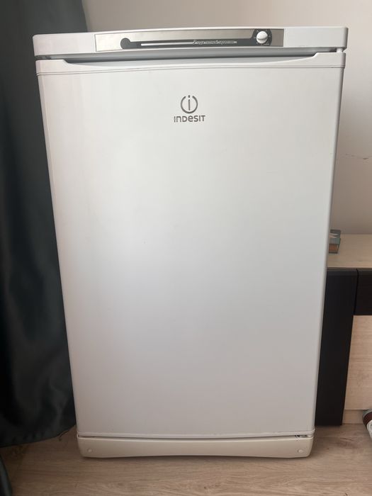Морозильник Indesit  продам