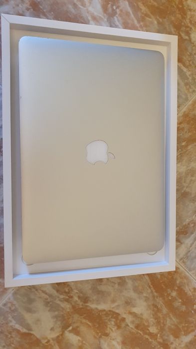 Apple MacBook Air 1.8GHz  i5 -/13 -inch/A1466 - 2012