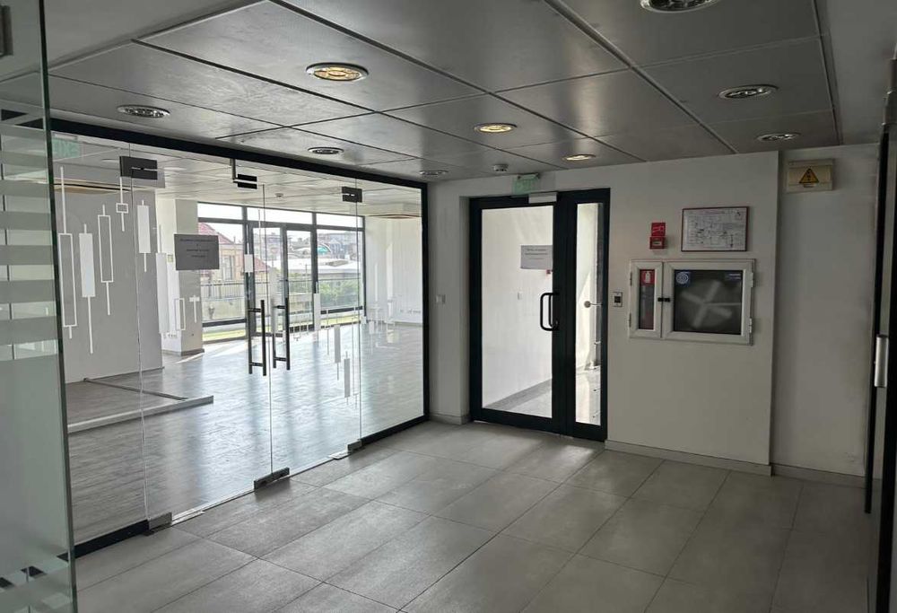 Офис 500 м2, Общината