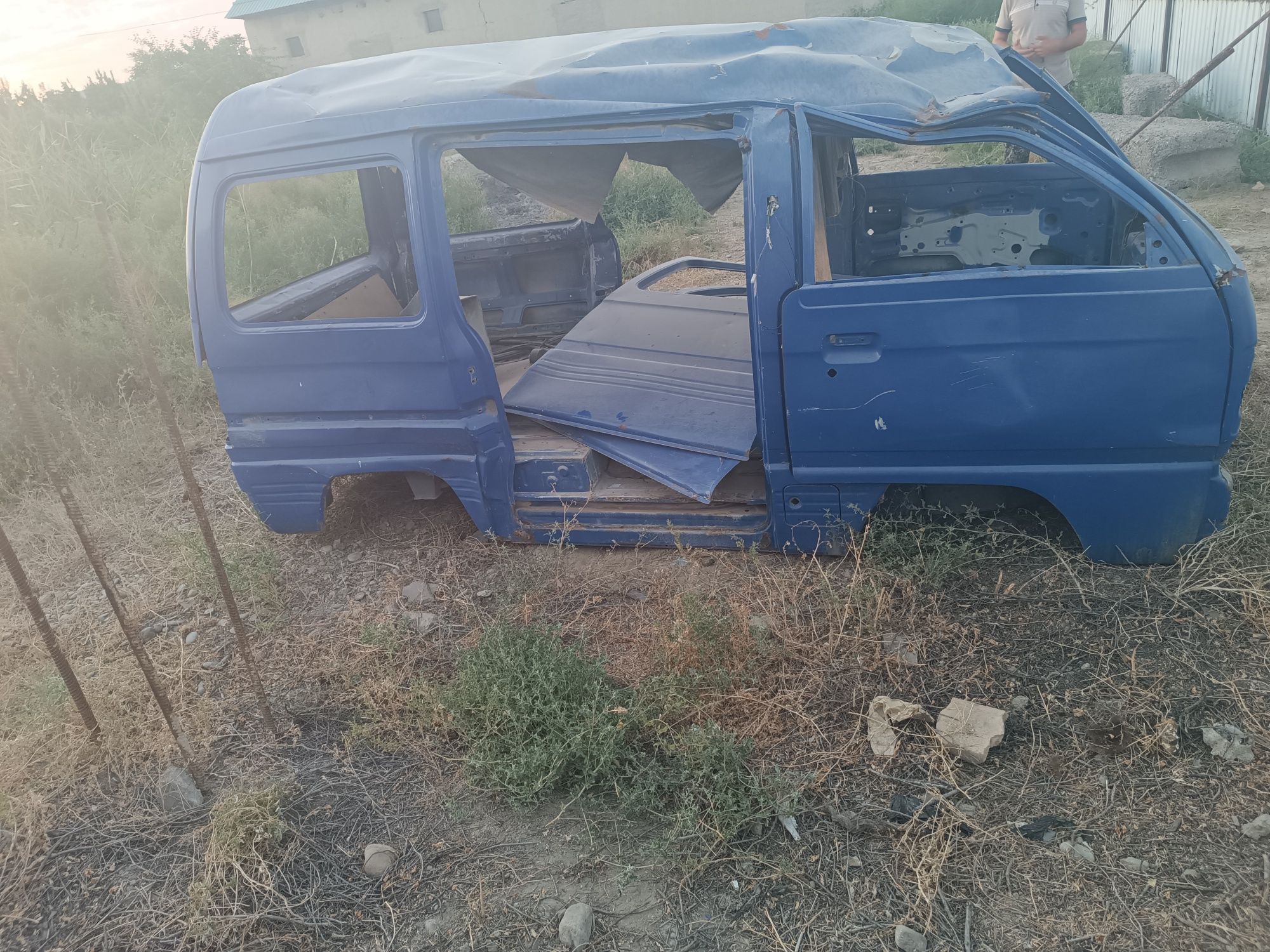 Damas kuzov sotiladi. Narxi telifonda kelishiladi.