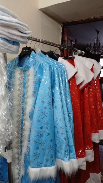 Прокат костюмов  Деда Мороза и Снегурочки не дорого , костюмы новые .