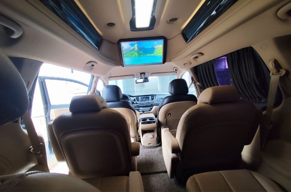 KIA Carnival. Hi limuzin