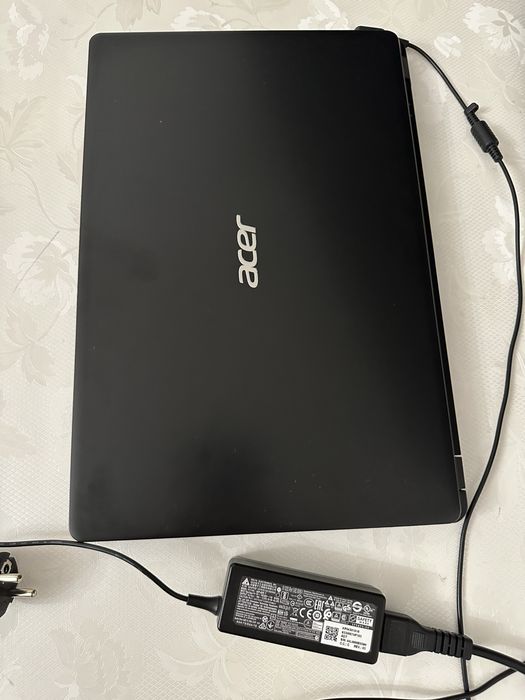 Продам ноутбук Асер в хорошем состоянии виндовс 10 установлен