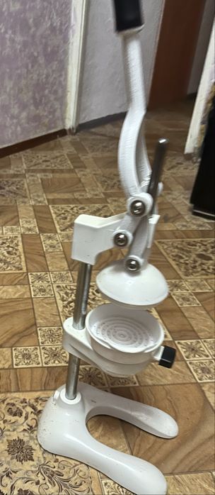 Продам мини соковыжималку-пресс для цитрусов,, полностью в наборе,, ..