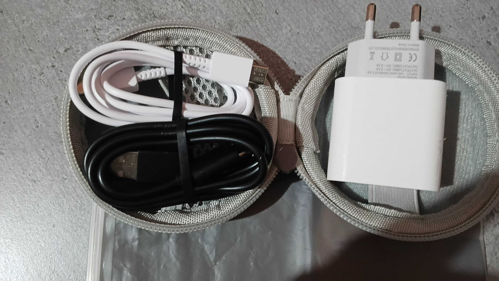 Incarcator Travel charger USB A si tip C cu husa si cabluri