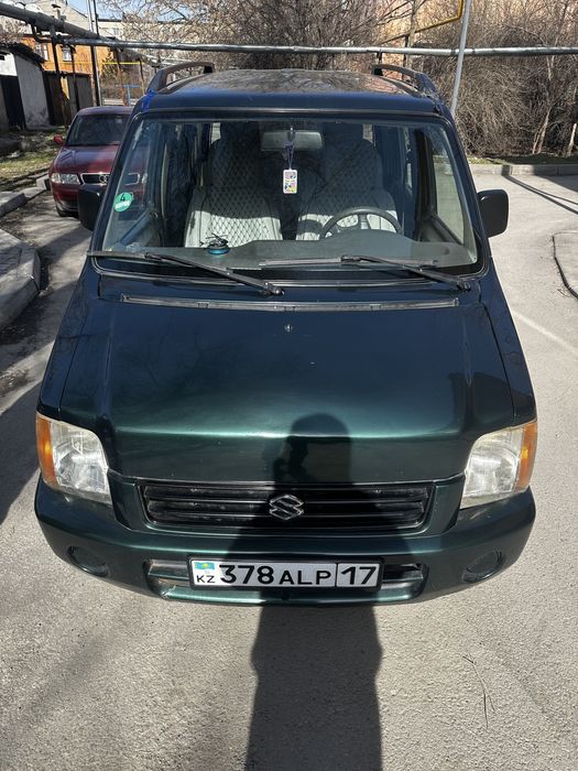 Suzuki Wagon R+.