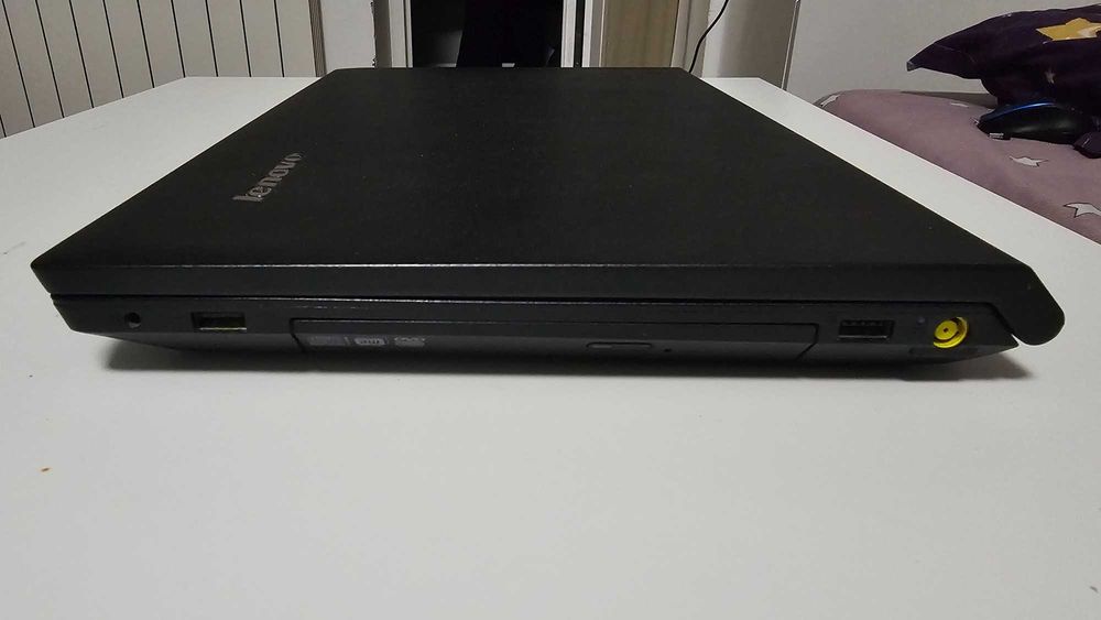 Vand laptop Lenovo B590 procesor I3 8Gb ram 1Tb SSD Samsung