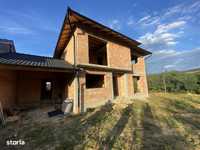 Casa individuala - 4 camere, 3 bai, teren 500 mp - Poplaca
