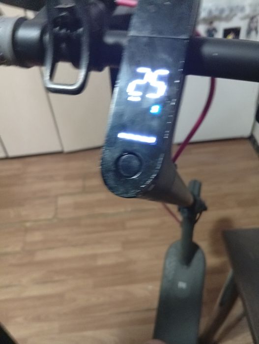 Xaomi pro2 funcționează perfect autonomie 45 km viteza 25 km cu limita