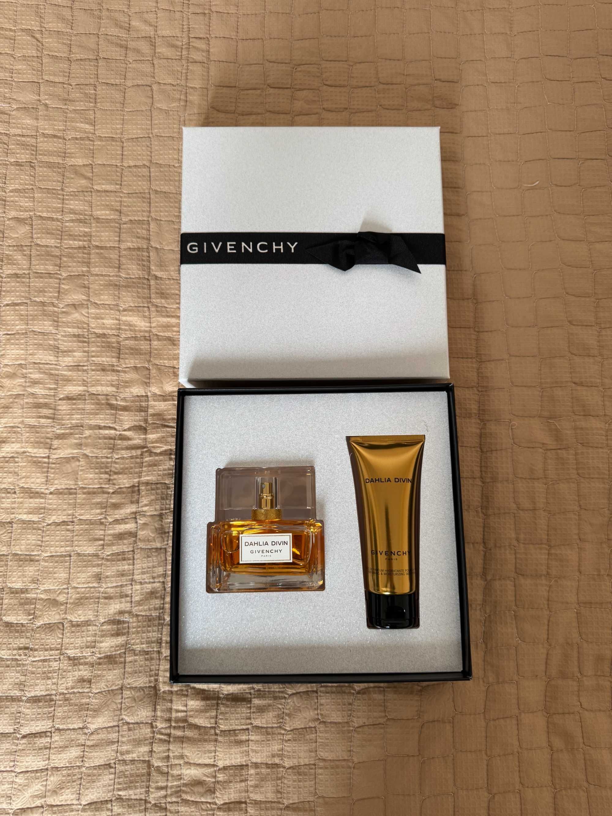 GIVENCHY Dahlia Divin Набор. Парфюм 50 мл + Увлажняющее средство 75 мл