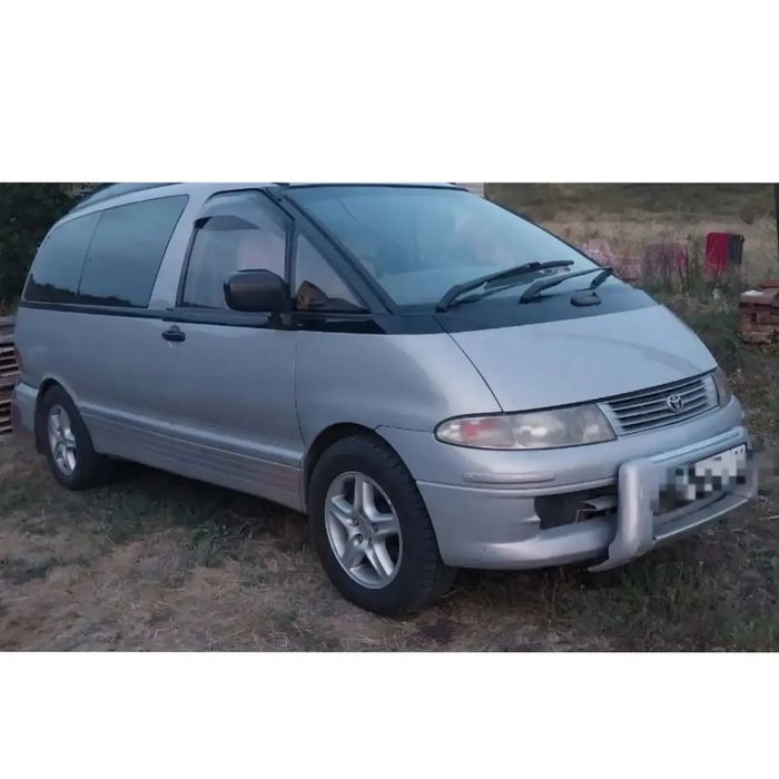 Toyota Estima Lucida