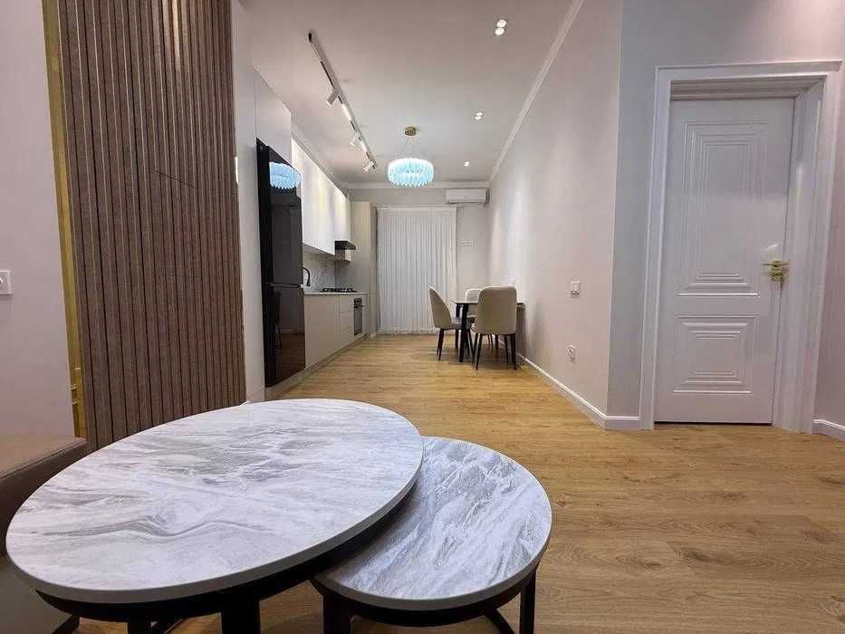 площадь — 48 м² 1-комнатная квартира в жилом комплексе Royal House ;