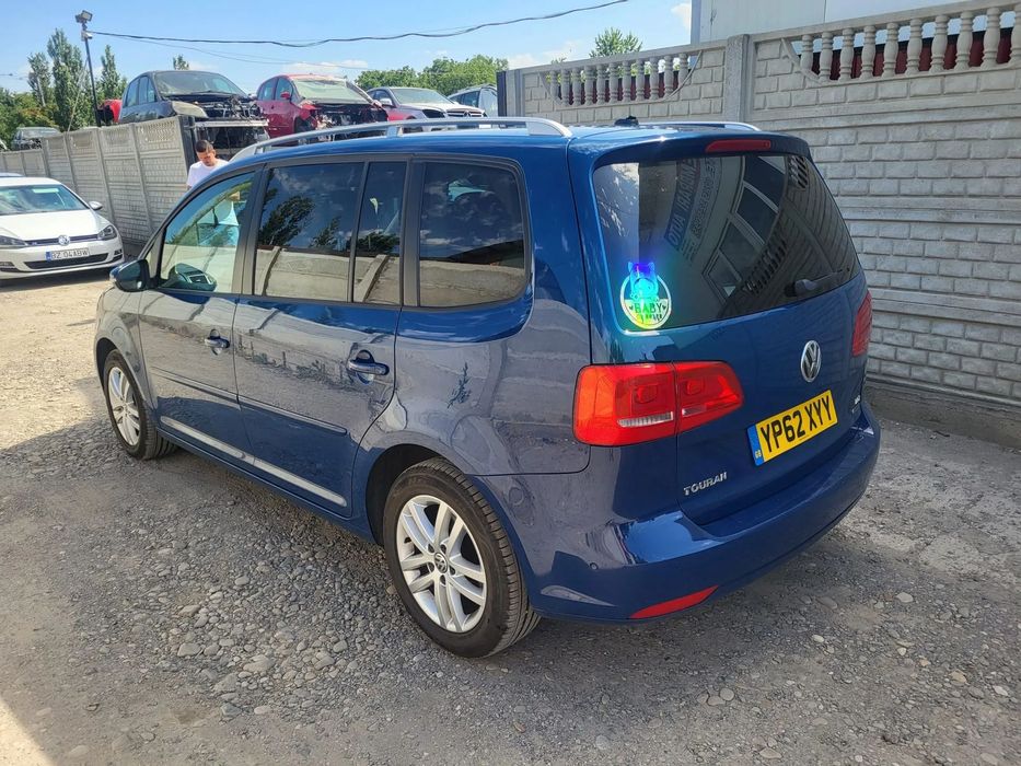 Dezmembram Volkswagen Touran 2012 Usa fata dreapta/Usa spate dreapta