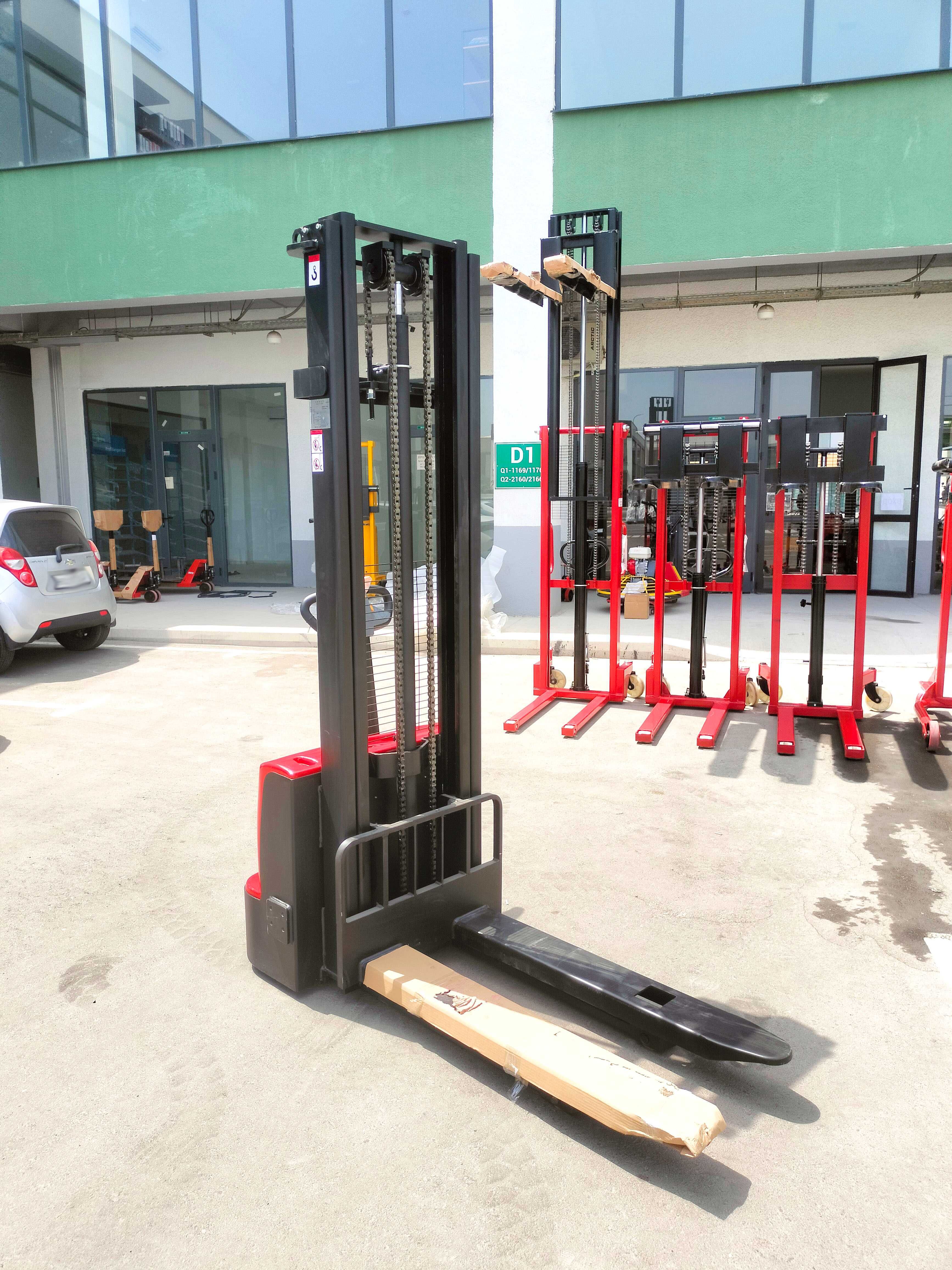 Штабелер самоходный Munulli RSEM FULL 1535  кара рохля  1,5т 3,5м