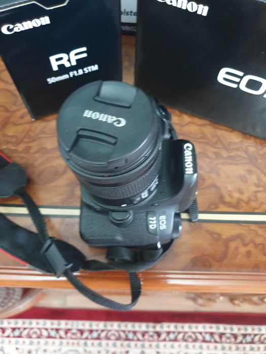 Продам Кенон 77Д с обьективом 18-55  в идеале