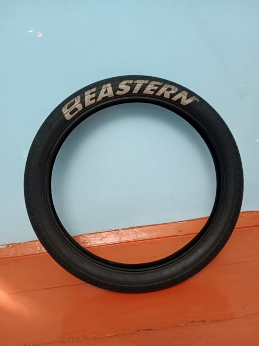 Бмх покрышка 1 шт,в отличном состоянии.Оригинал покрышка.