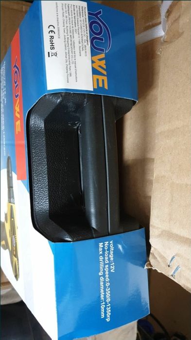 Mașină de găurit cu acumulator si accesorii